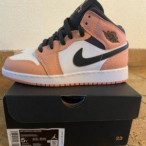 Air Jordan 1 mid